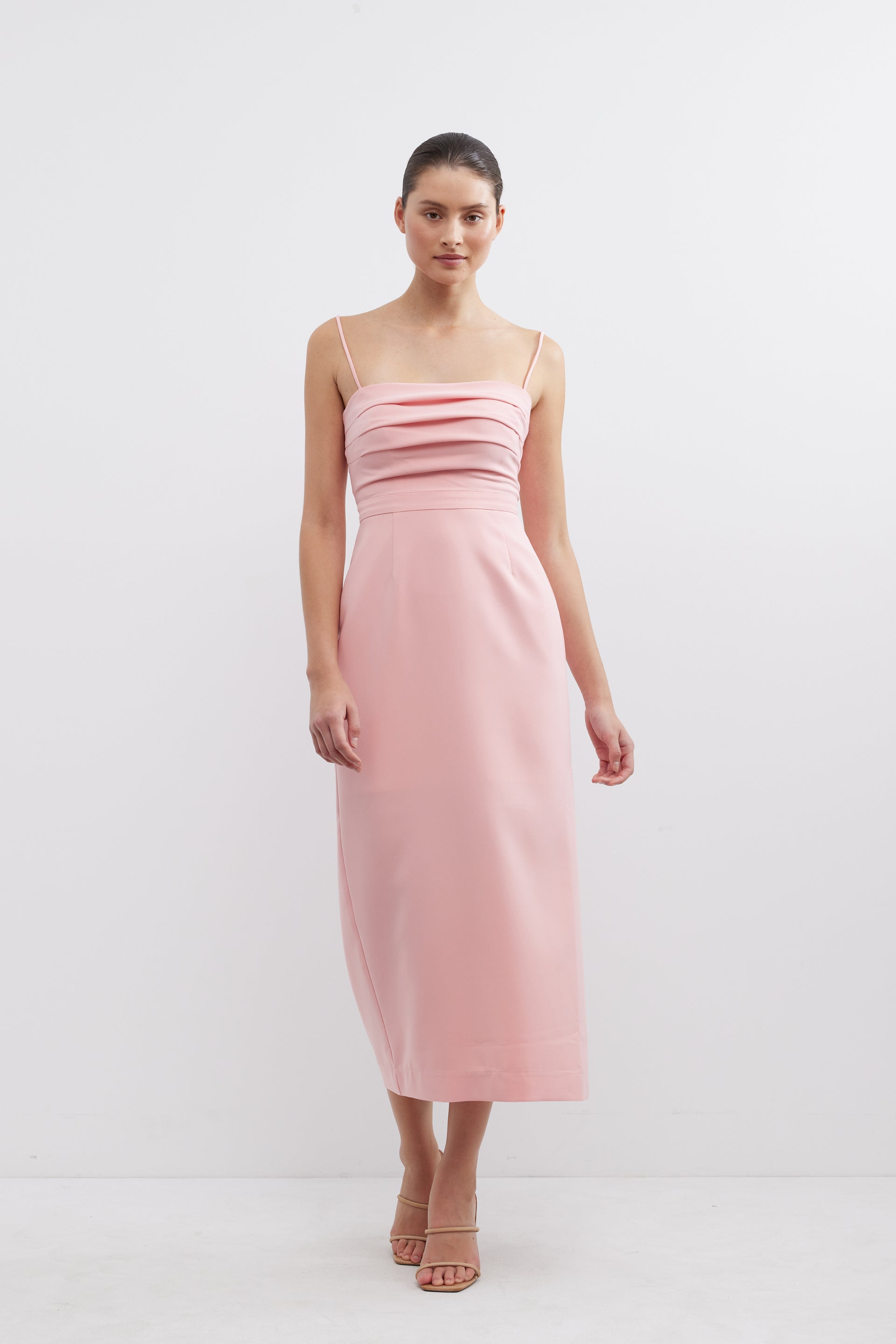 agilita pink dress Vestido longo em seda pura bordado cristais e plumas capa rosa claro Agilita