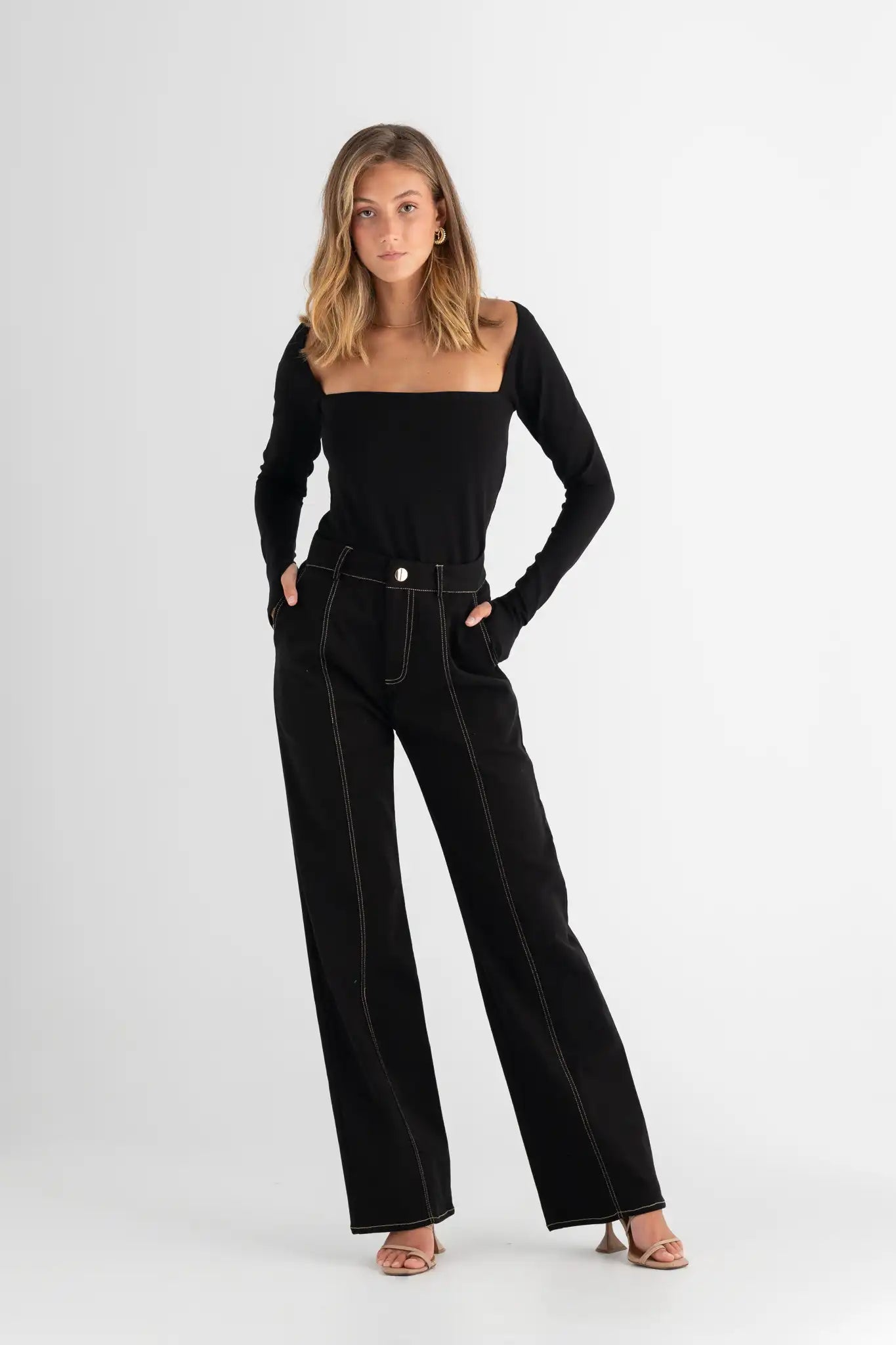Georgia wears size 8